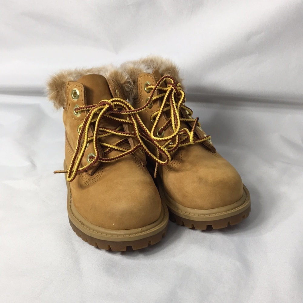 Timberland Boys Waterproof Hiking boot Size 6 Like-NEW Condition